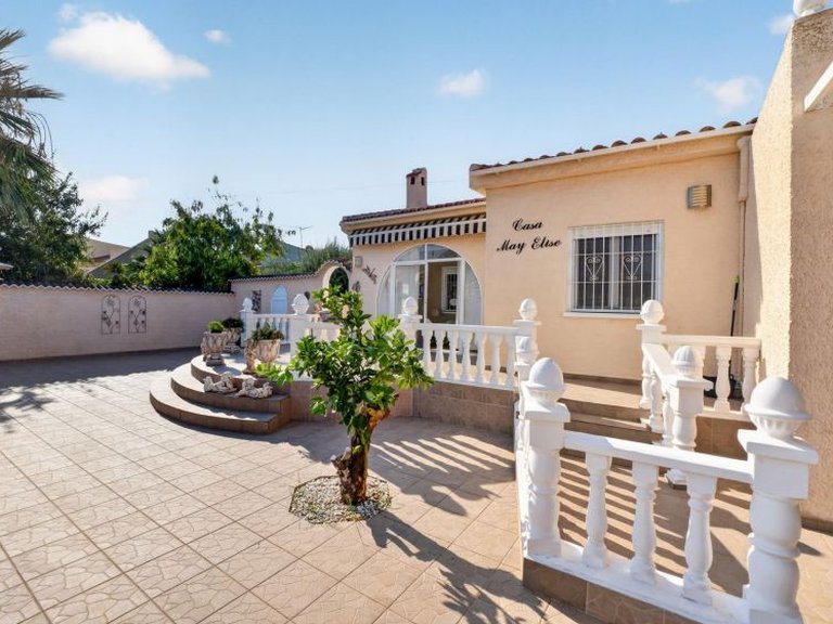 Villa for Sale in Torrevieja, Alicante 27