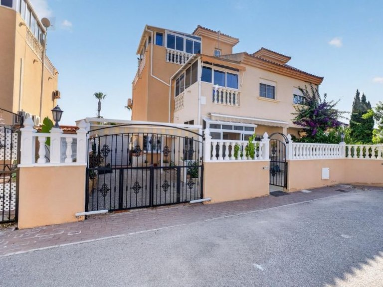 Town House for Sale in Torrevieja, Alicante 1