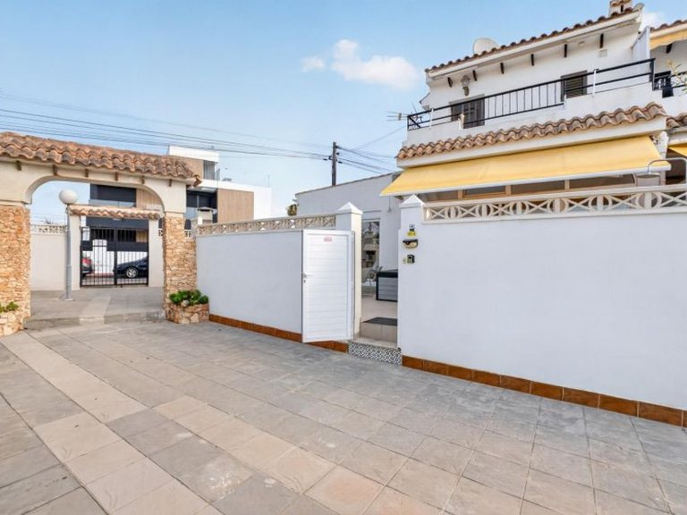 Apartment for Sale in Torrevieja, Alicante 26