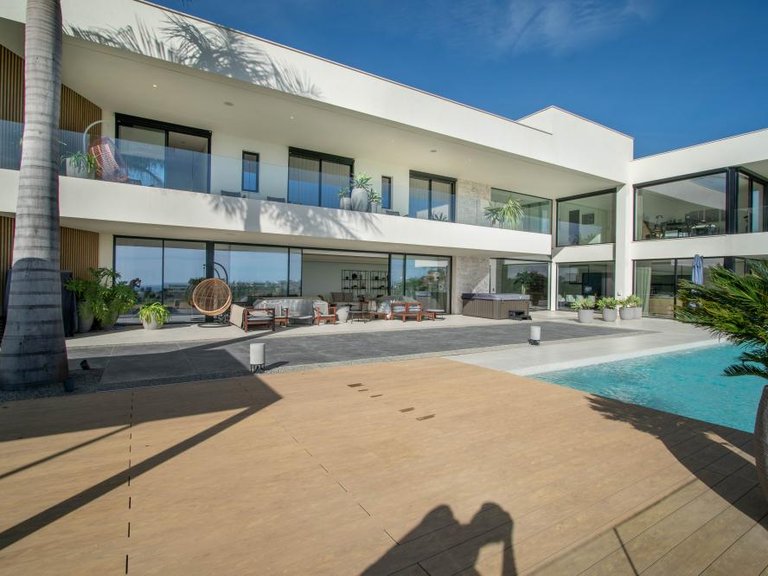Villa for Sale in Benahavís, Malaga 1