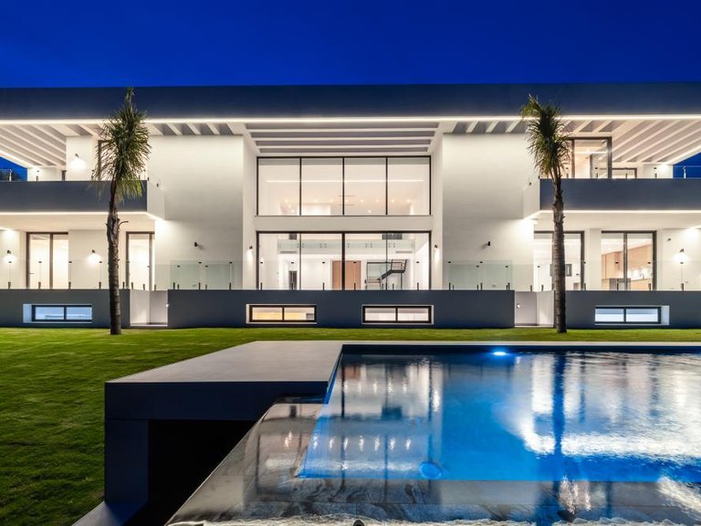 Villa for Sale in El Paraiso, Malaga 17