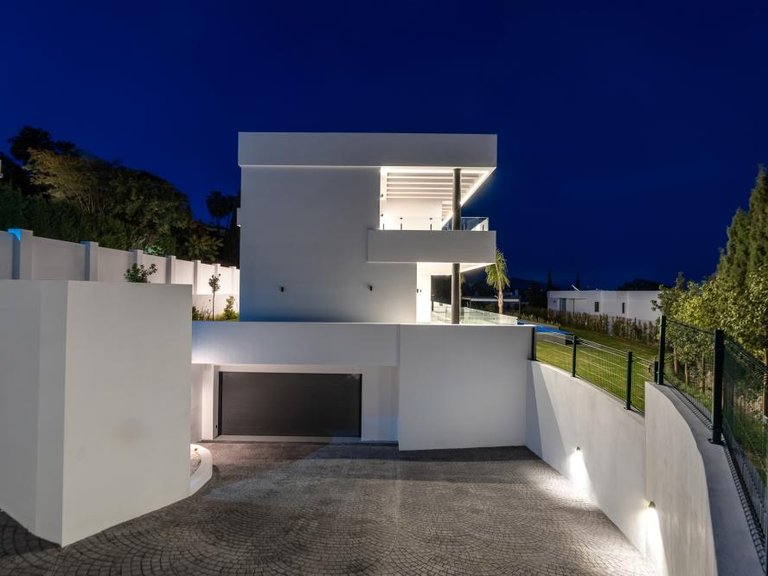 Villa for Sale in El Paraiso, Malaga 20