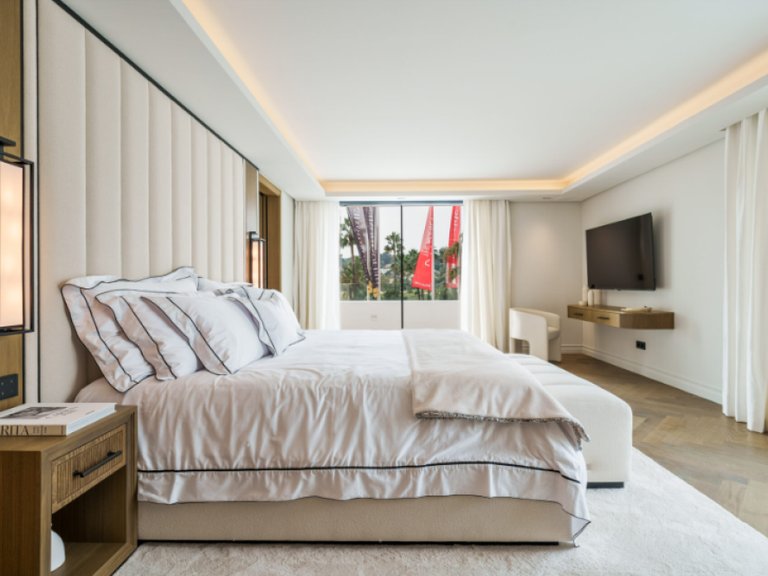 Villa for Sale in Nueva Andalucía, Malaga 10