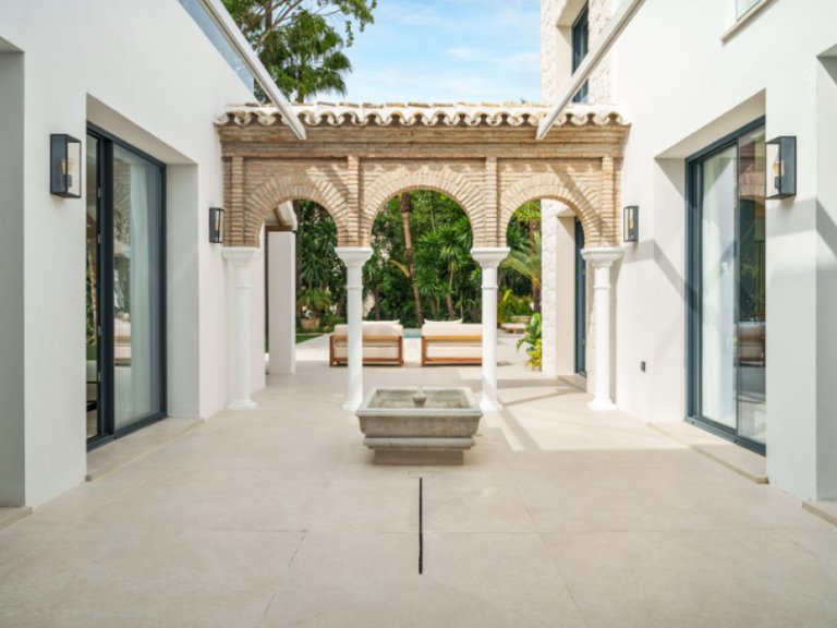 Villa for Sale in Nueva Andalucía, Malaga 16
