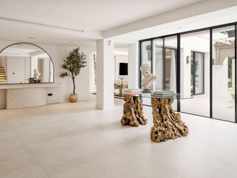 Villa for Sale in Nueva Andalucía, Malaga 5