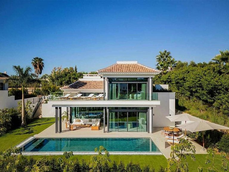 Villa for Sale in Marbella, Malaga 1