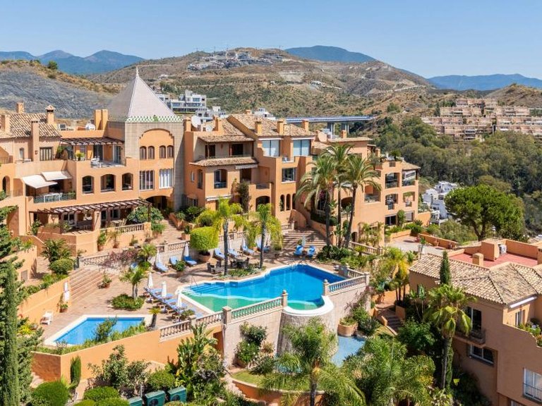 Penthouse for Sale in Nueva Andalucía, Malaga 15