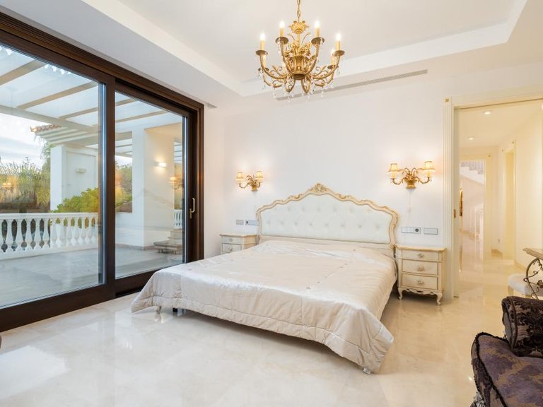 Villa for Sale in Marbella, Malaga 15