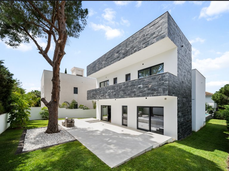 Villa for Sale in Marbella, Malaga 9