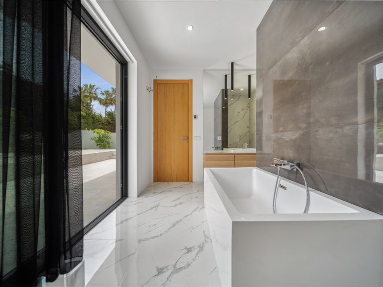 Villa for Sale in Marbella, Malaga 16