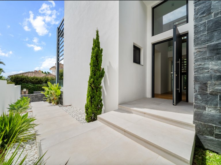 Villa for Sale in Marbella, Malaga 3