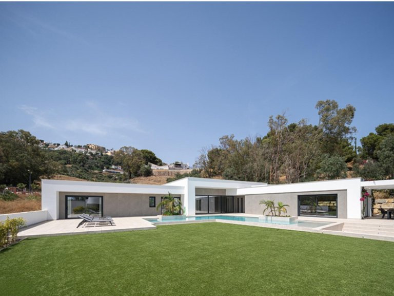 Villa for Sale in Benalmadena, Malaga 1