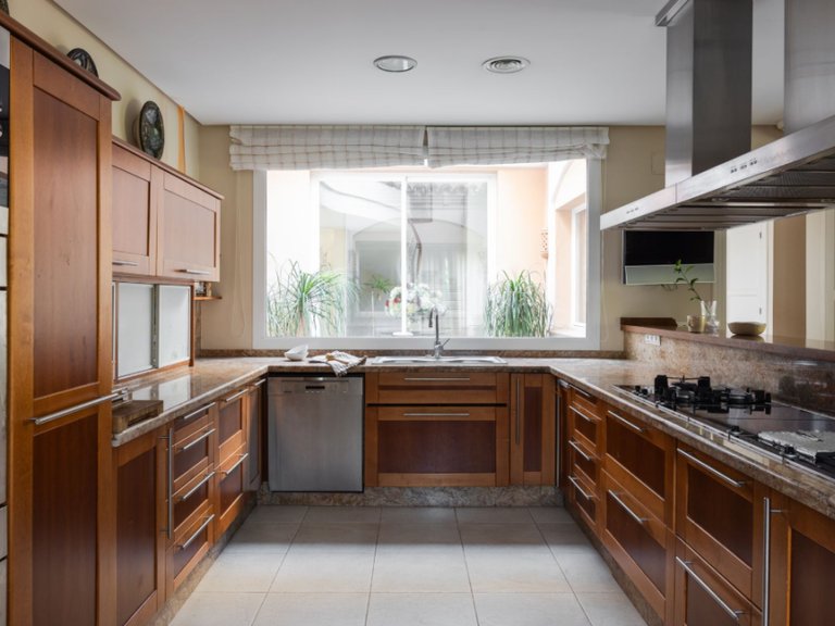 Villa for Sale in New Golden Mile, Malaga 9