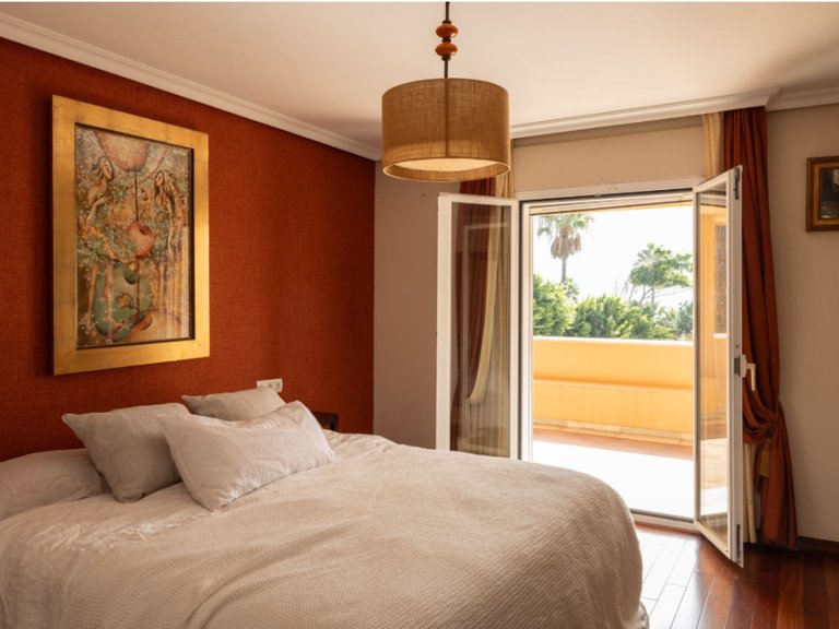 Villa for Sale in New Golden Mile, Malaga 11