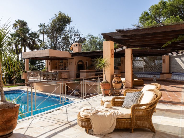 Villa for Sale in New Golden Mile, Malaga 14