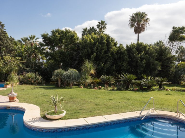 Villa for Sale in New Golden Mile, Malaga 17