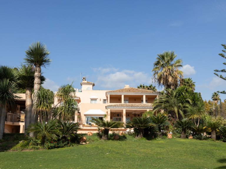 Villa for Sale in New Golden Mile, Malaga 19