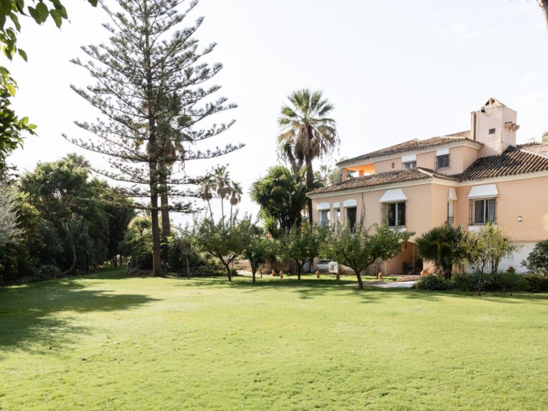 Villa for Sale in New Golden Mile, Malaga 20