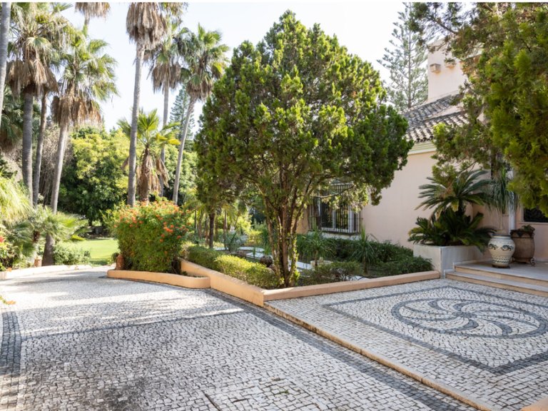 Villa for Sale in New Golden Mile, Malaga 25