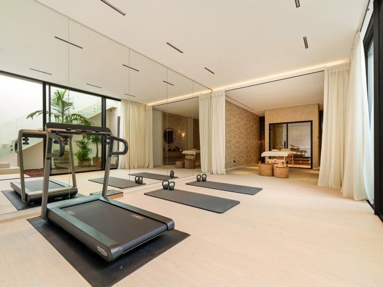 Villa for Sale in New Golden Mile, Malaga 32