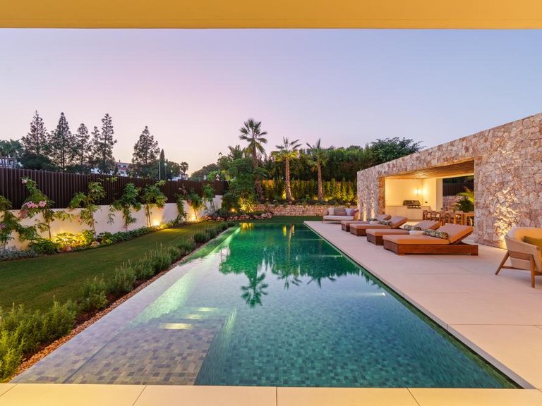 Villa for Sale in New Golden Mile, Malaga 3