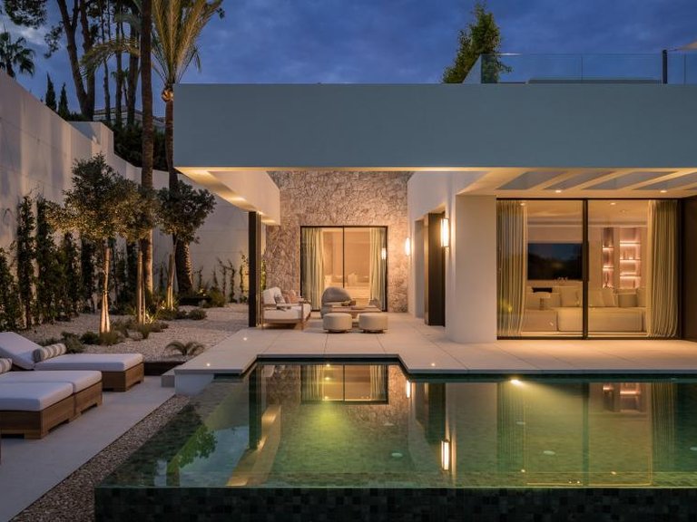 Villa for Sale in New Golden Mile, Malaga 21