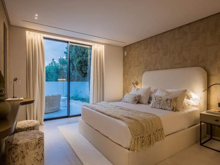 Villa for Sale in New Golden Mile, Malaga 8