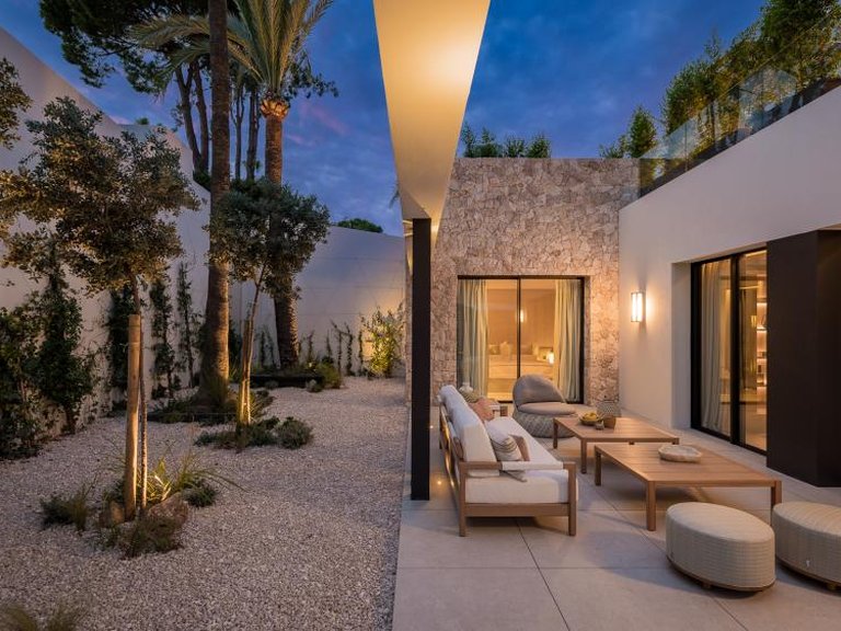Villa for Sale in New Golden Mile, Malaga 19