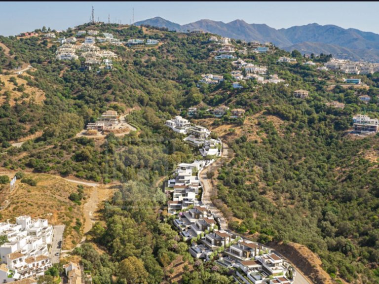Plot for Sale in New Golden Mile, Malaga 1