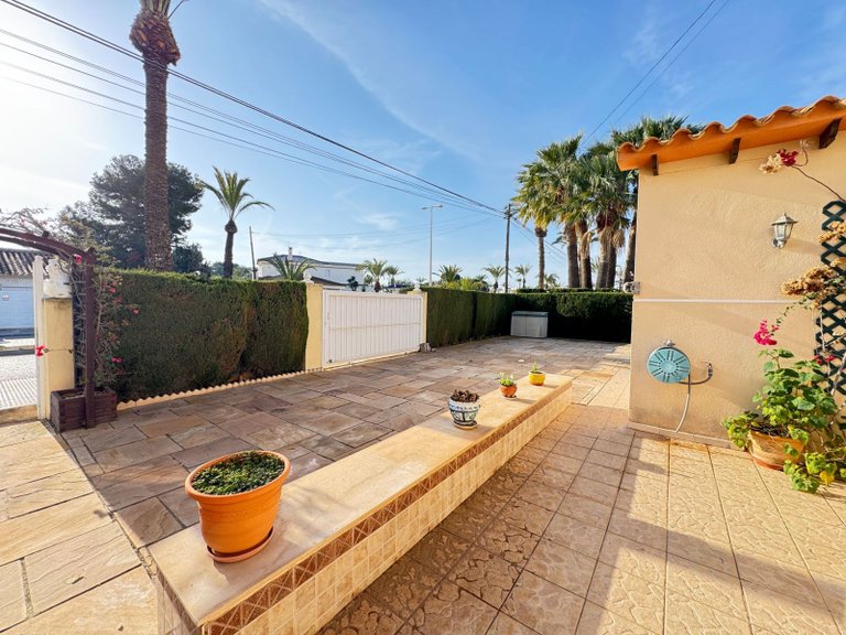 Villa for Sale in Cabo Roig, Alicante, 17