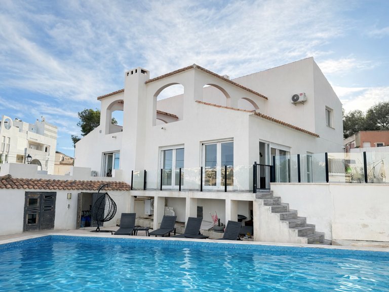 Villa for Sale in Villamartin, Alicante, 1