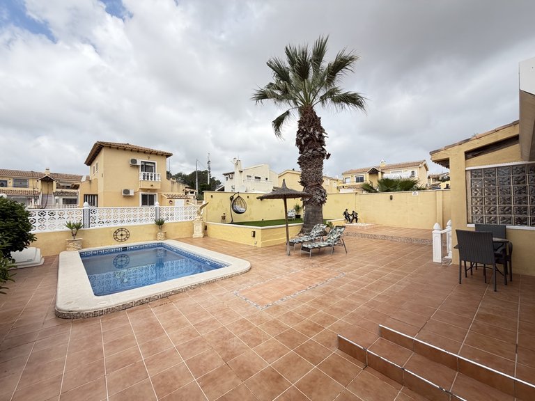 Villa for Sale in Villamartin, Alicante 16