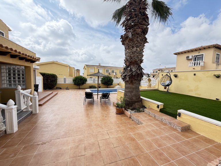 Villa for Sale in Villamartin, Alicante 17