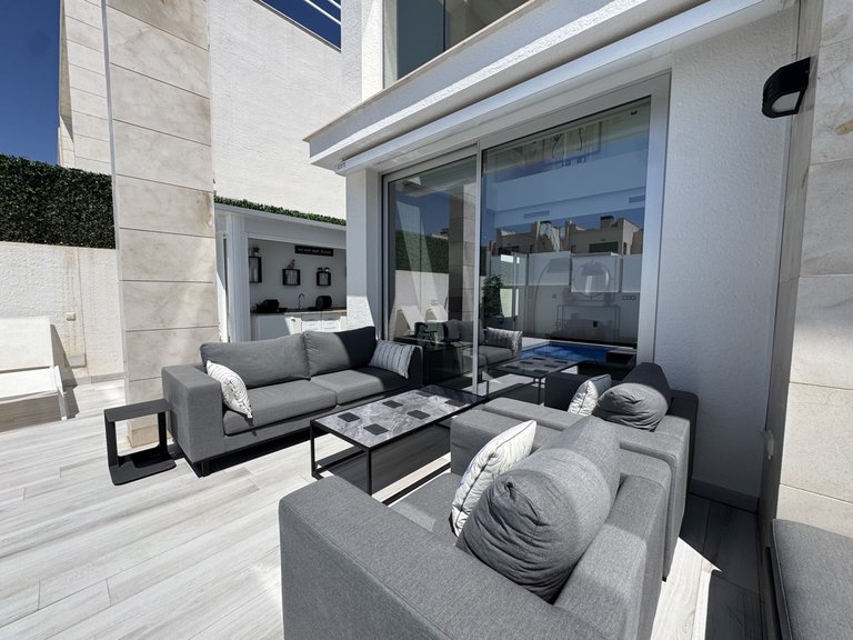 Villa for Sale in Cabo Roig, Alicante 3