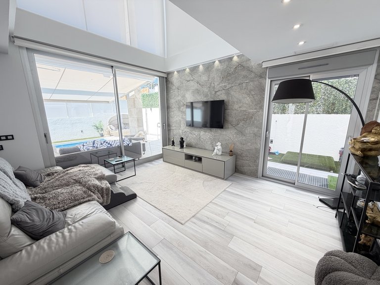 Villa for Sale in Cabo Roig, Alicante 8