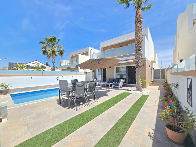 Villa for Sale in Costa Blanca Pilar De La Horadada, Alicante 1