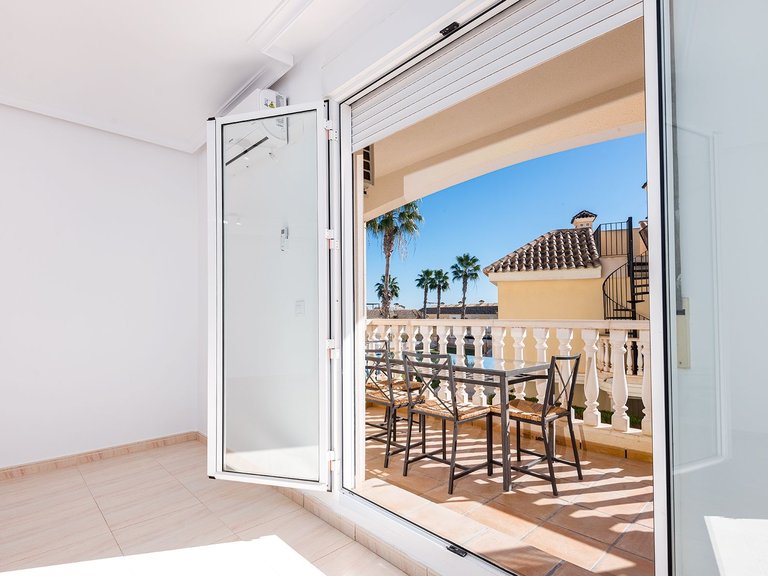 Apartment for Sale in Lomas de Cabo Roig, Cabo Roig, Alicante 9