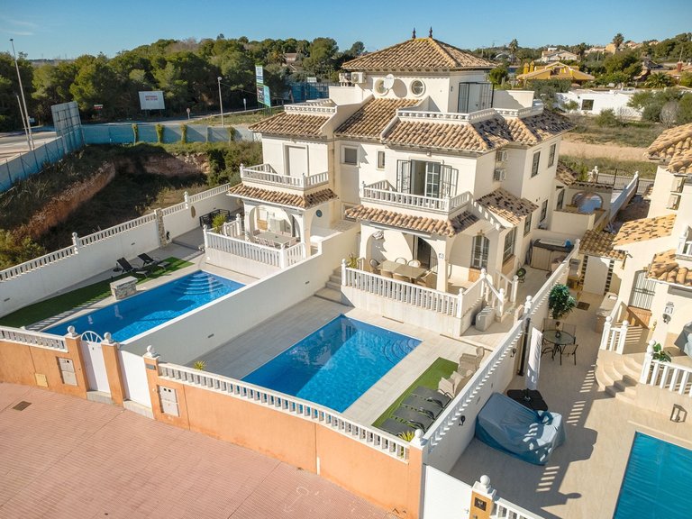 Town House for Sale in Lomas de Cabo Roig, Orihuela Costa, Alicante 2