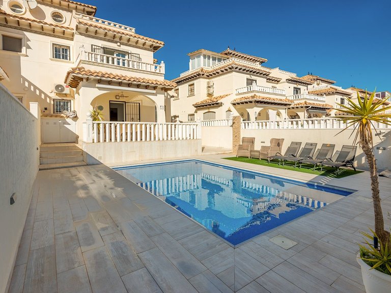 Town House for Sale in Lomas de Cabo Roig, Orihuela Costa, Alicante 3