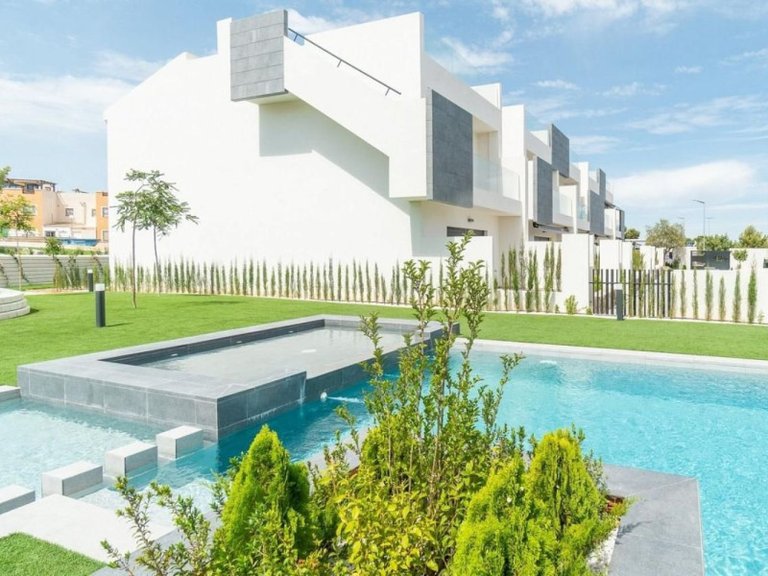 Villa for Sale in Torrevieja, Alicante 3