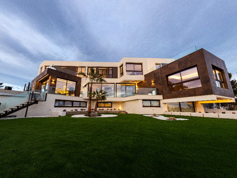 Villa for Sale in Benidorm, Alicante 1