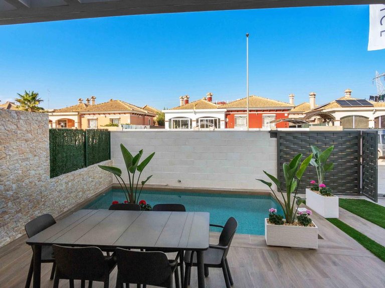 Villa for Sale in Los Montesinos, Alicante 3