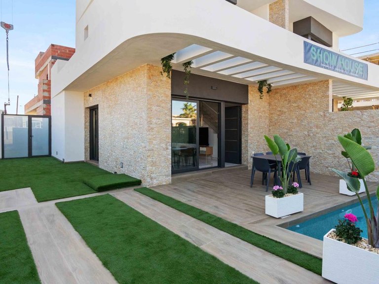 Villa for Sale in Los Montesinos, Alicante 4