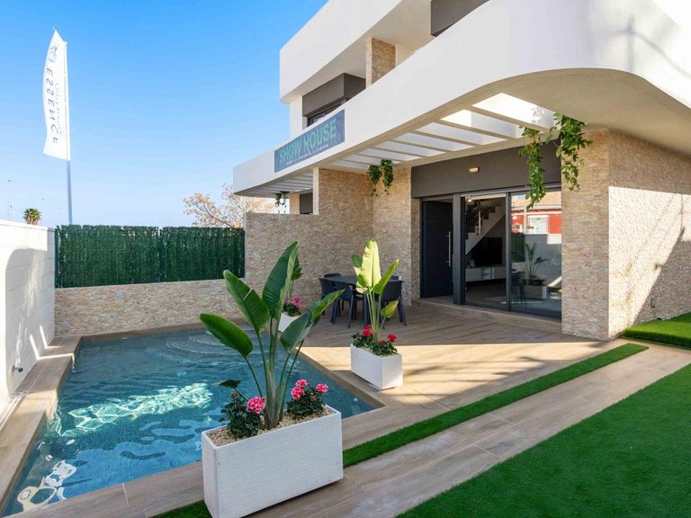 Villa for Sale in Los Montesinos, Alicante 1