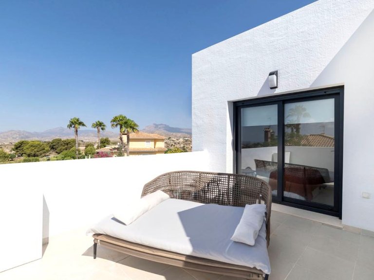 Villa for Sale in Busot, Alicante 4