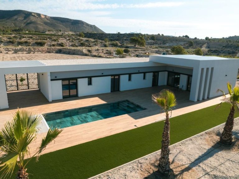 Villa for Sale in Pinoso, Alicante 7