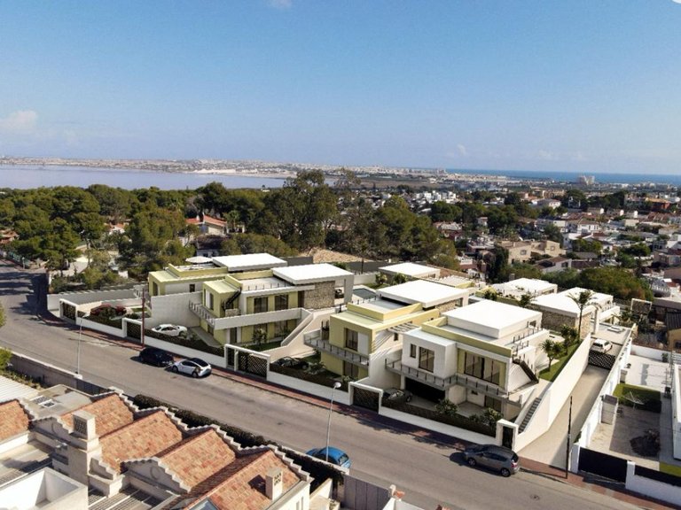 Villa for Sale in Torrevieja, Alicante 3