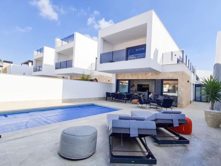 Villa for Sale in San Pedro Del Pinatar, Murcia 1