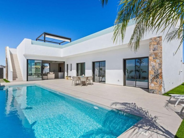 Villa for Sale in Los Alcázares, Murcia 2
