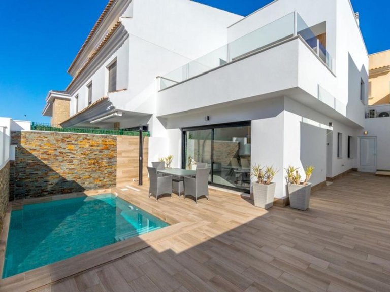 Villa for Sale in Pilar De La Horadada, Alicante 4